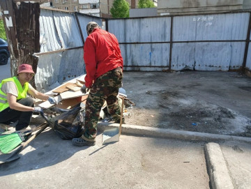 В 143 микрорайоне готовим контейнерную площадку для установки нового ограждения