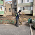 Весенняя уборка придомовых территорий продолжается