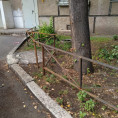 В 136 микрорайоне установили новый забор