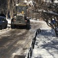 ООО УК "Мой дом" почистила с помощью трактора внутриквартальные проезды.