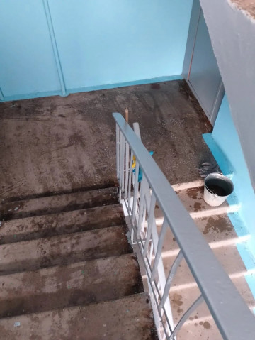 Приступили к генеральной уборке в доме № 14 по улице Коробова и в доме № 8/2 по улице Калмыкова