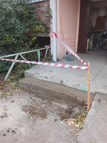 Отремонтировали ступени в доме № 17/2 по улице Жукова