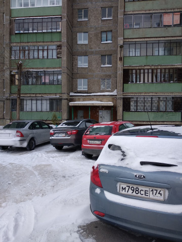 ООО УК "Мой дом" закончила установку пластиковых окон во всех подъездах до третьего этажа включительно по адресу: Сиреневый проезд, д. 7.