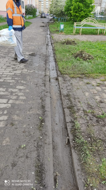 Прочистили ливнёвку во дворе