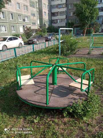 Отремонтировали сиденья карусели