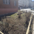Субботник подходит к завершению возле дома № 14 по улице Коробова