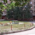 Ведутся работы по покраске малых форм и замене лавочек на территориях дворов и детских площадок