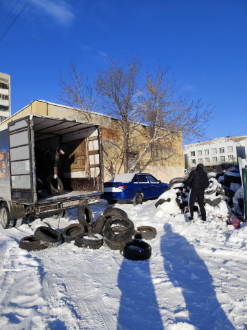 Автомобильные шины вывезли еще с двух контейнерных площадок