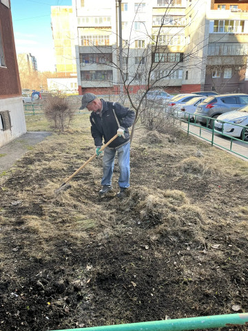В 137 микрорайоне завершился еще один субботник