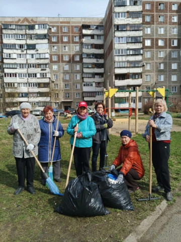 Общими усилиями приводим в порядок дворы и детские площадки