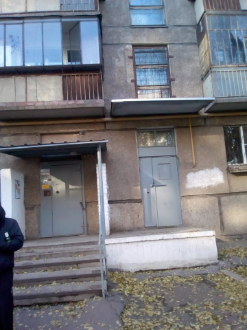 ООО УК " Мой дом" по заявлению жителей выполнила частичный ремонт кровли и ремонт козырька над входной группой по адресу: ул. Ворошилова, д. 23/1.
