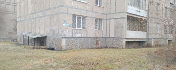 Приступили к весенней уборке придомовой территории в 143а микрорайоне
