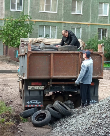 Вывоз автомобильных шин с контейнерных площадок