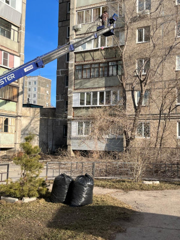 Убрали спиленные ветки в 143 и 136 микрорайонах