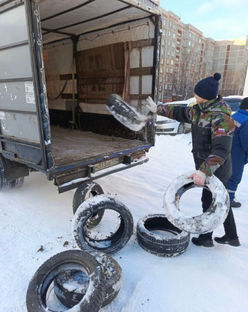 Вывоз автомобильных шин с контейнерных площадок