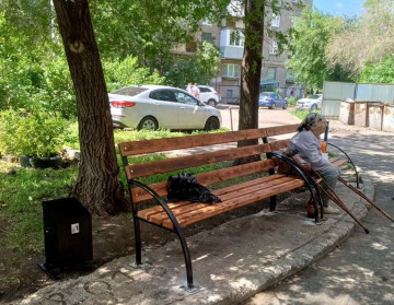 Установлены новые скамейки и урны