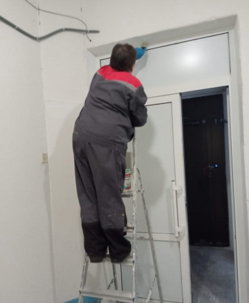 Приступили к ремонту в подъезде