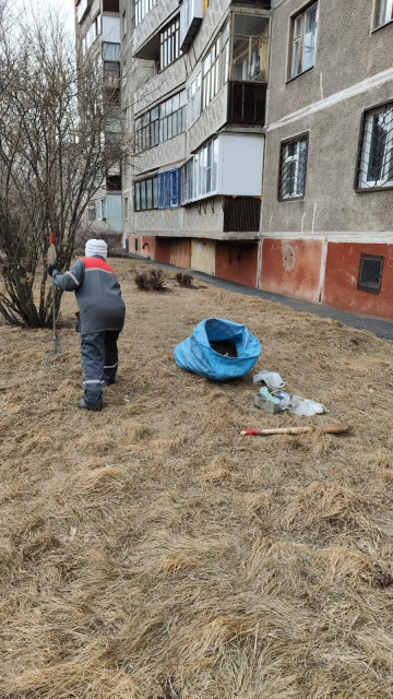 Приступили к весенней уборке в 138 микрорайоне