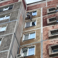 Приступили к герметизации межпанельных швов в 138 микрорайоне